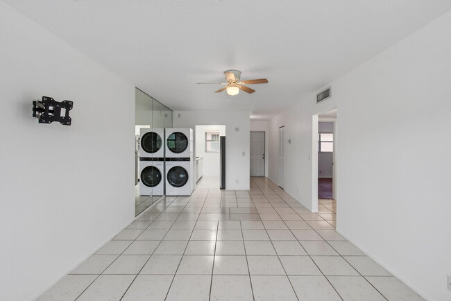 Building Photo - 500 SW 2nd Ave Unit 211
