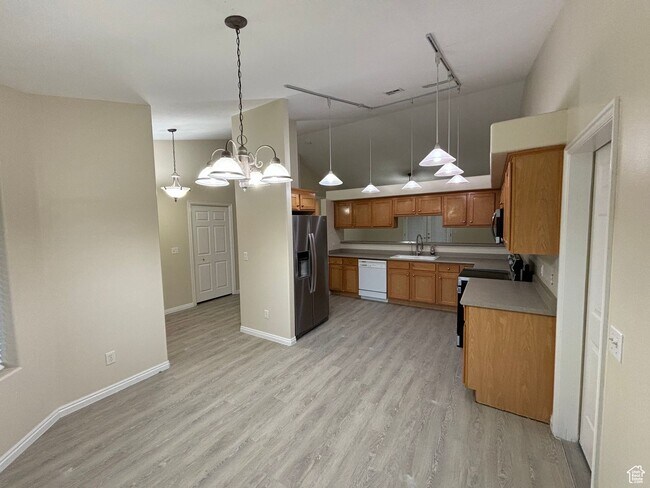 Photo - Beautiful Canyon Terrace Estates Home!