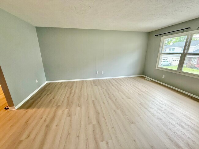 Photo - 1083 Cunningham Dr