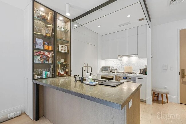 Photo - 438 E 12th St Unidad 3E