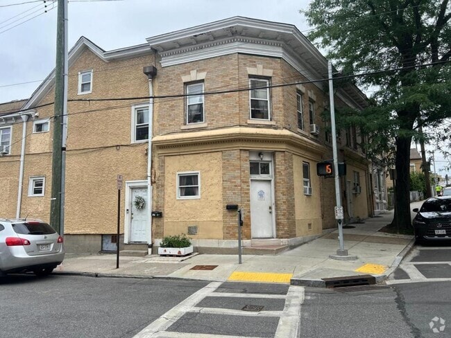 Building Photo - 177 Union Ave Rental