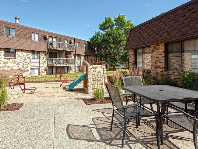 Chill Out On The Patio and Grilling Area!