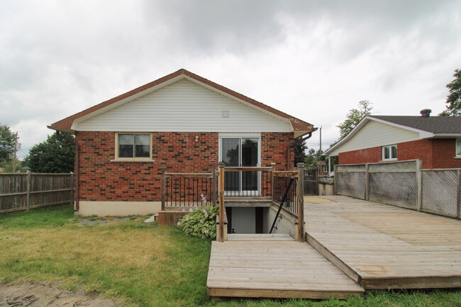 Photo - 2 Bedroom Basement Unit– All Utilities & Parking Included – $2,099/month Unité A