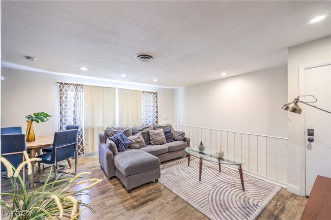 Photo - 1553 Dorothy Ave Unit 4