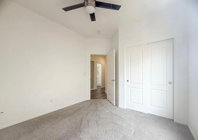 Photo - 114 E Bernie Ln