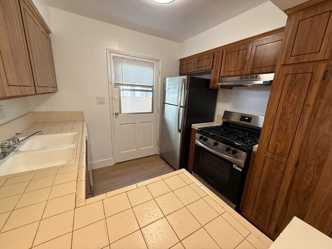3636 Clarington Ave Unit 1