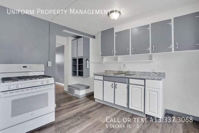 Building Photo - 5 Decker Pl Unit 5