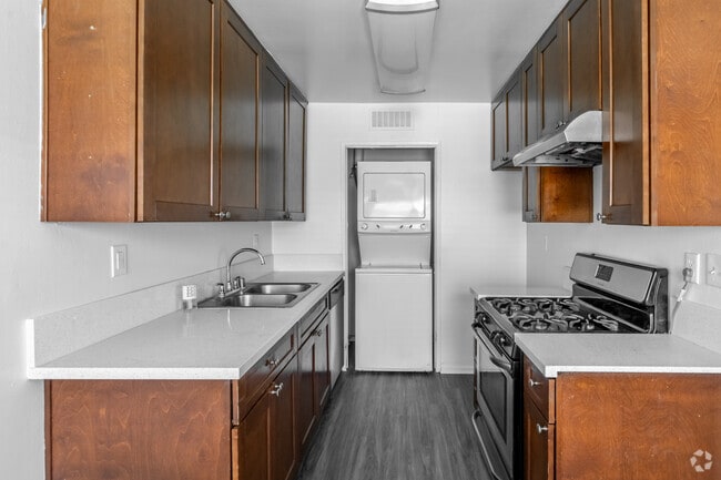 2 habitaciones, 1.5 baños - 940 pies cuadrados - Cocina - The Bungalows