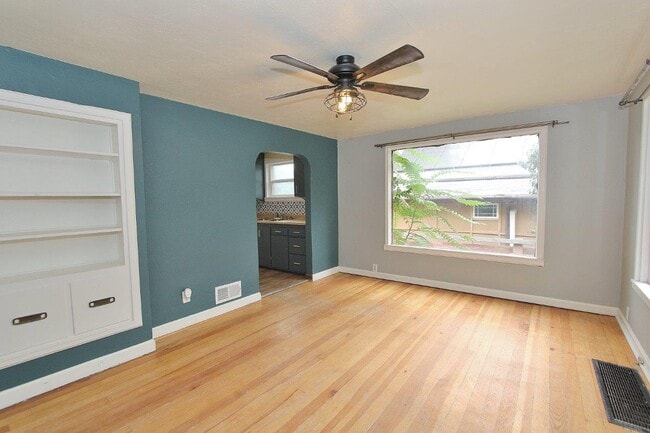 Photo - 209 E Montana Ave