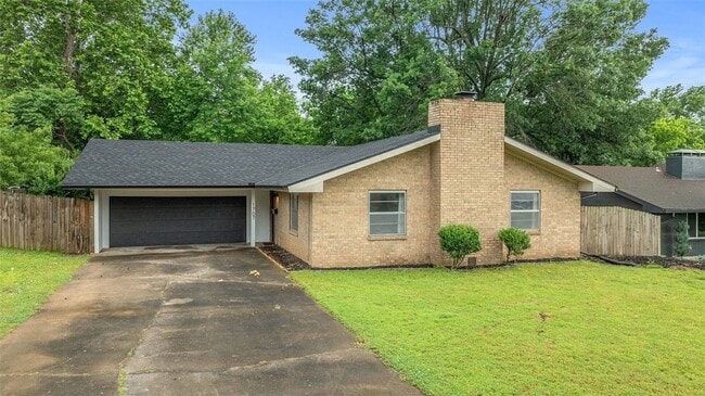 Building Photo - 1707 Phillips Dr