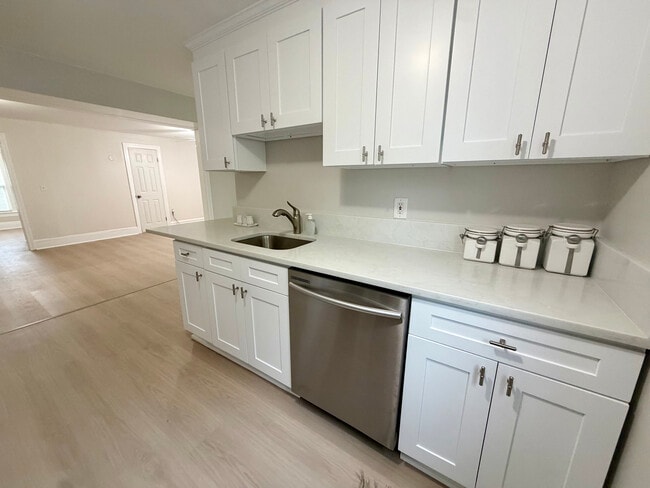 Photo - 34 Kenwood Ave Unit 34 Kenwood Avenue