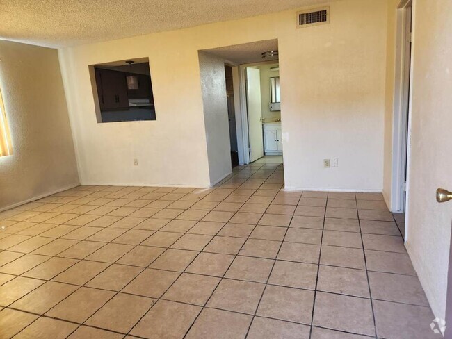 Building Photo - 618 El Centro Ave Unit 4 Rental