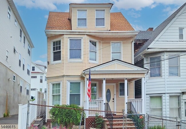 Building Photo - 175 Delavan Ave