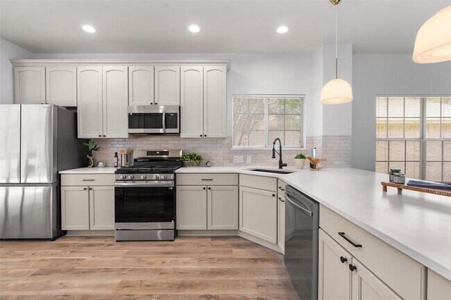 Photo - 3817 Newland Dr