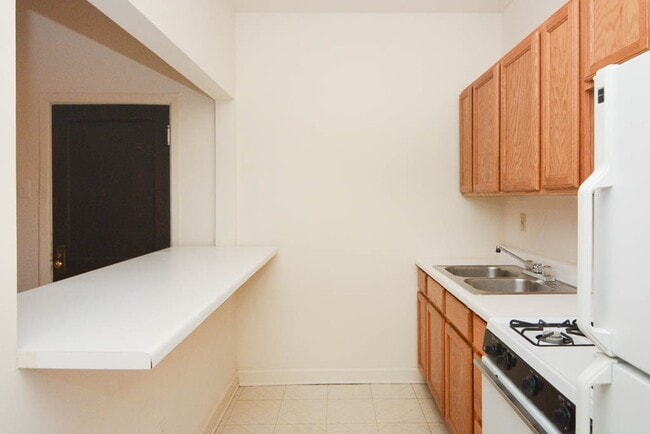 1034 W George St Unit 400
