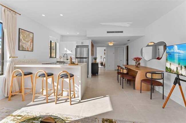 Photo - 1144 SW 4th St Unit 8