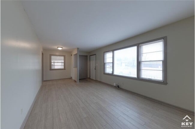 Photo - 953 S Doreen St