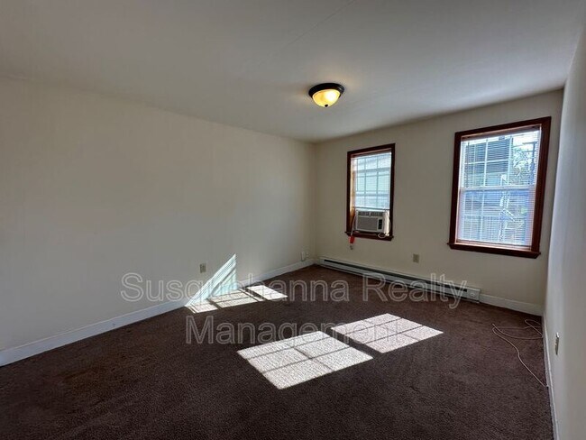 Photo - 317 W Main St