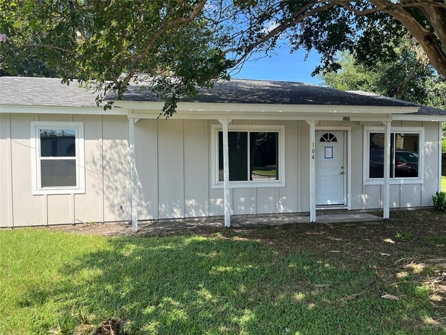 Photo - 104 Peach St