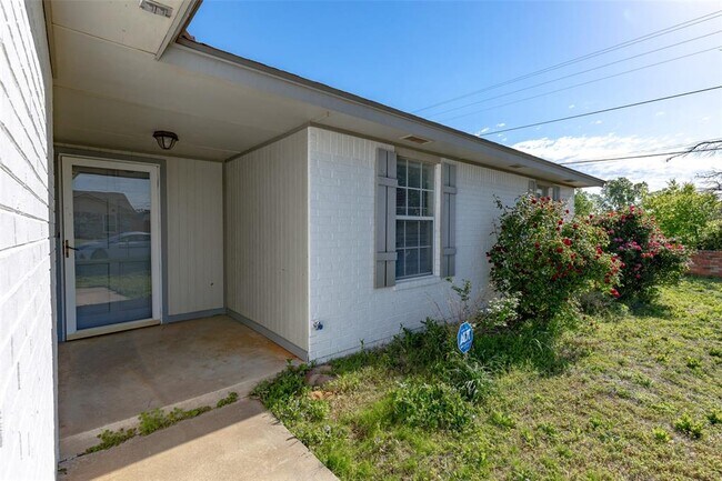 Photo - 907 W Tesio Way