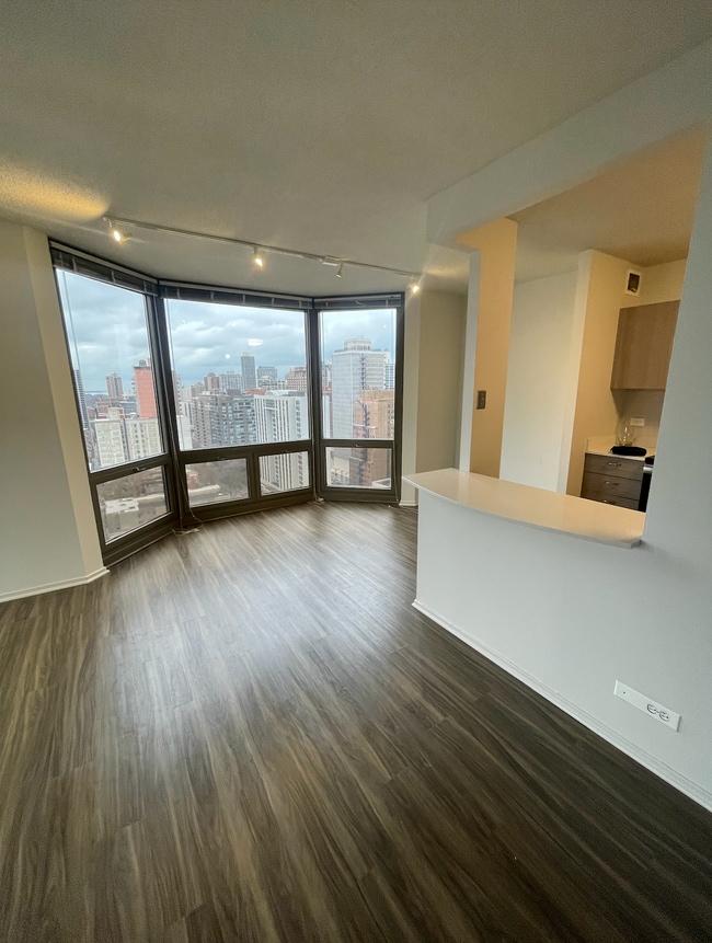 Building Photo - 1122 N Dearborn St Unit 0