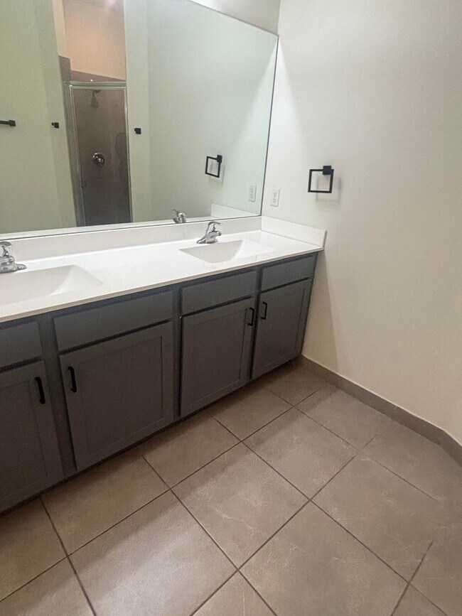 Photo - 8010 NW Greenbank Cir