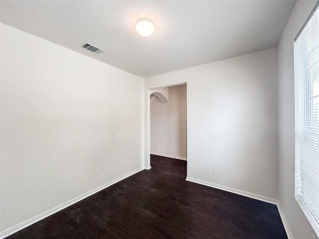 Photo - 4712 Lake Champlain Ln