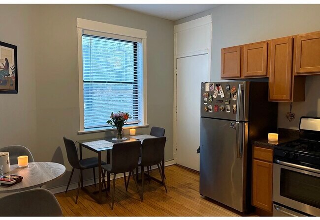 Photo - 917 W Waveland Ave Unidad 1C