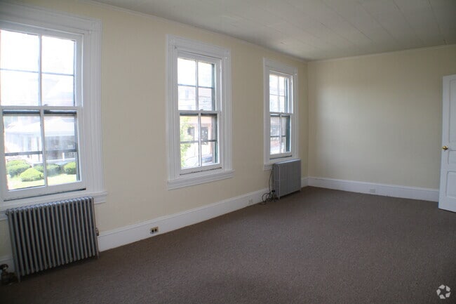 Building Photo - 331 E Main St Unit 331 3 bdrm Rental