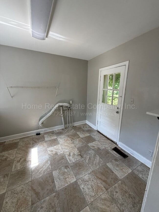 Photo - 3137 Luther St