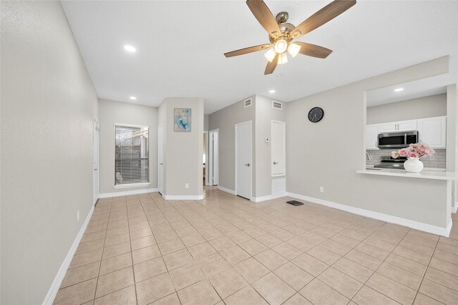 Photo - 8257 Sands Point Dr Unidad 167