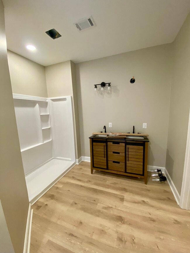 Photo - 230 Sylvan Rd