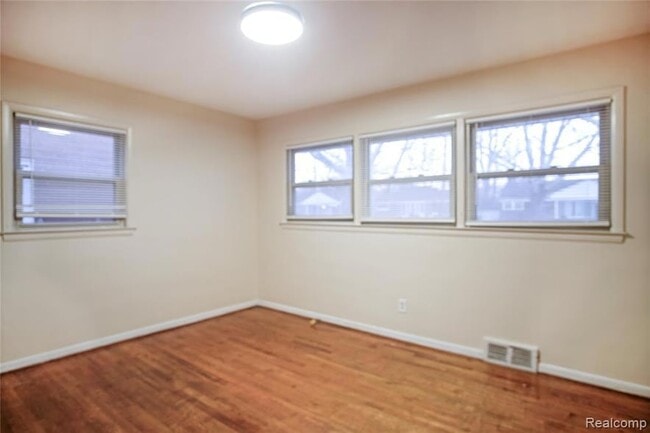 Photo - 24101 Westhampton St