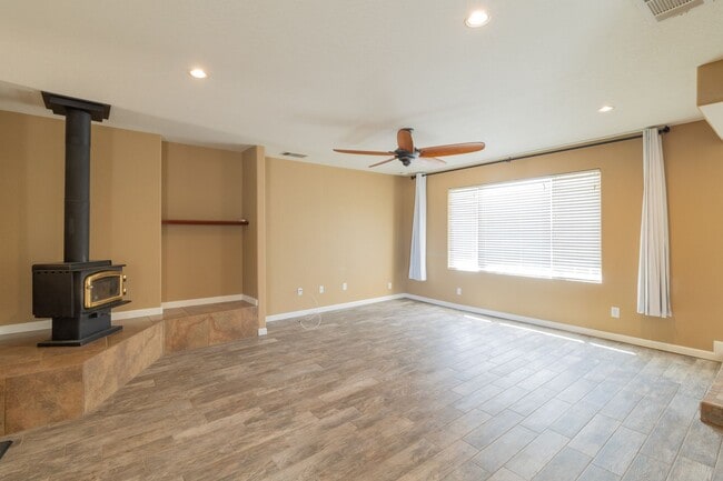 Photo - 21148 Rosewood St
