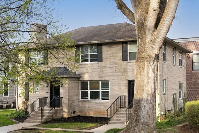 Building Photo - 5Bedroom /5.5Bathroom - Newly Renovated!