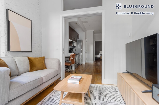 Photo - 515 W 47th St Unidad FL1-ID2062