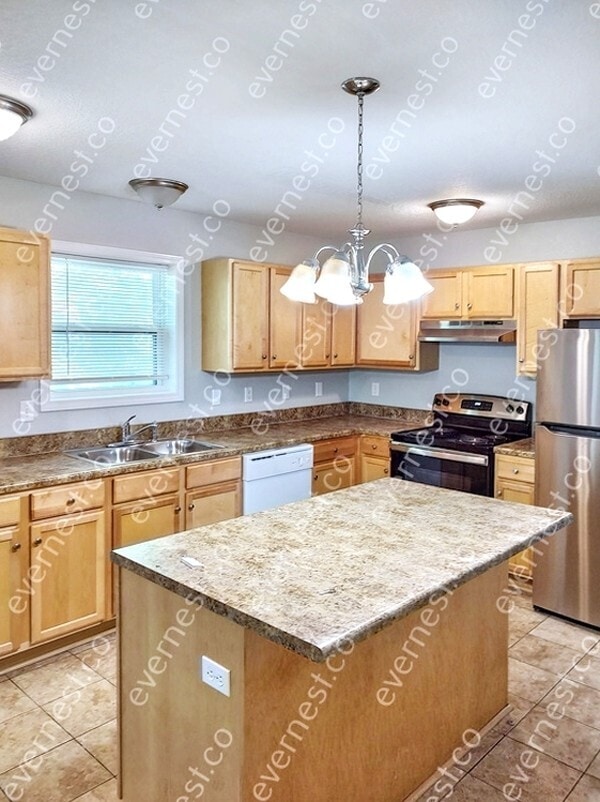 Photo - 4900 E 39th St