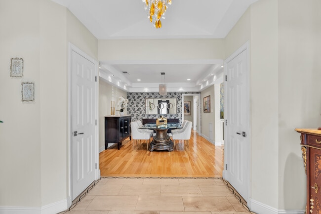 Photo - 326 N Doheny Dr