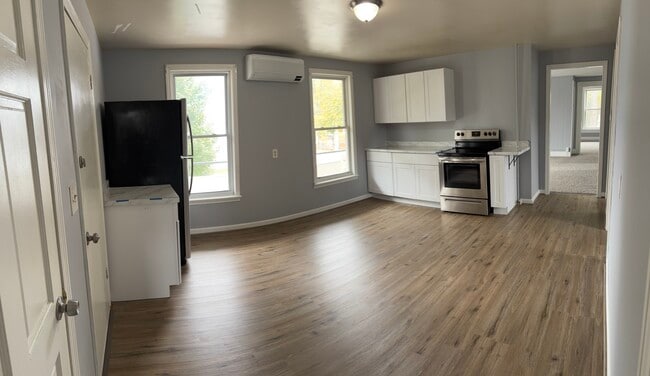 Building Photo - 179 Pine St Unit 2