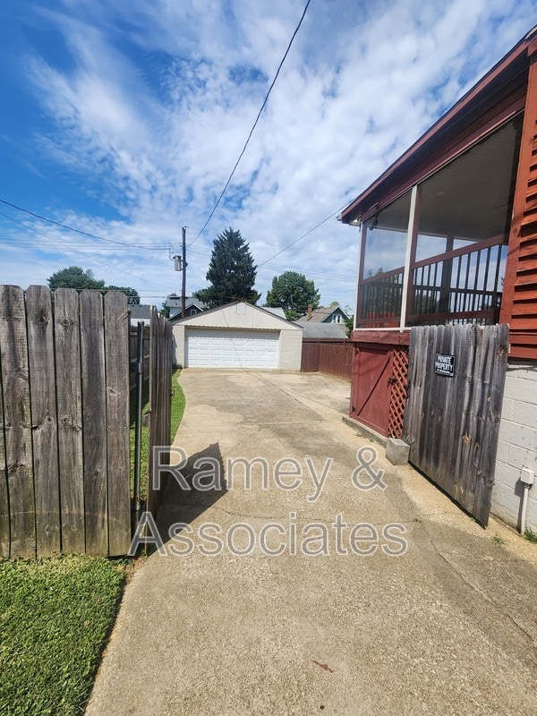 Photo - 831 Eastern Pkwy