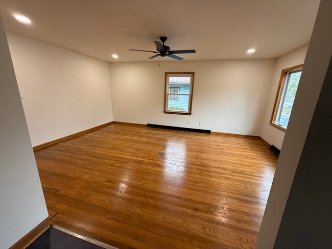 Photo - 972 Chester Ave