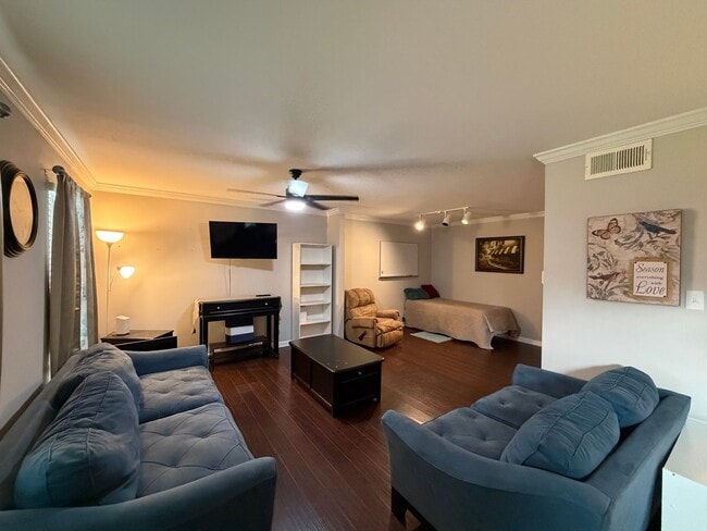 Photo - Beautiful 3 Bedroom Townhome