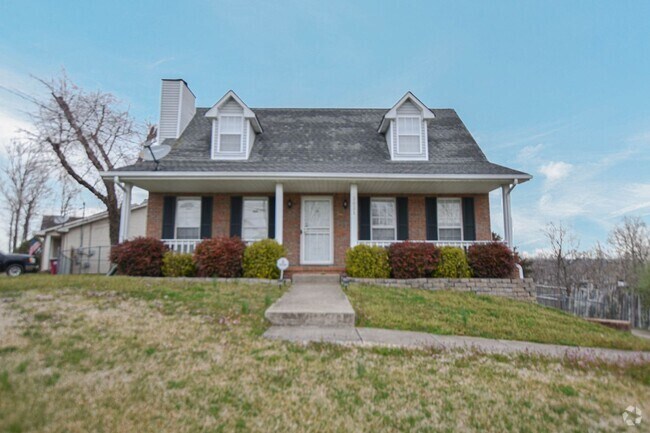 Building Photo - Pet Friendly Three Bedroom with Basement! Rental