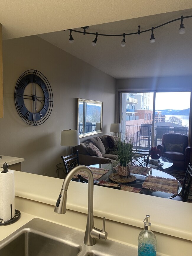 Photo - 301 North St