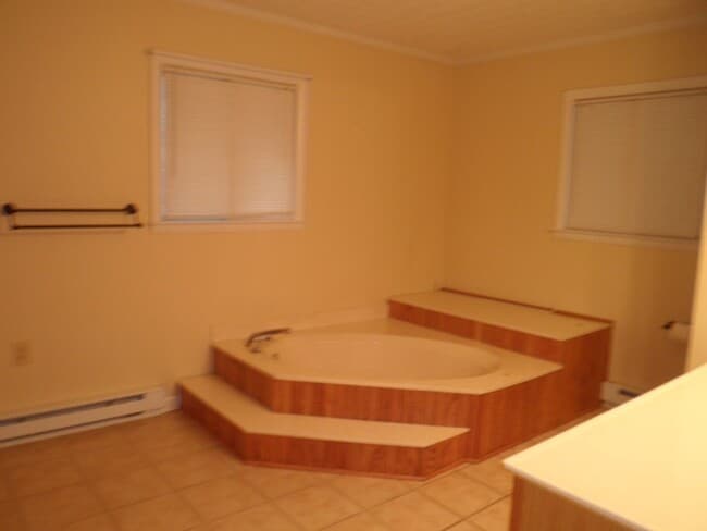 Building Photo - Family Home