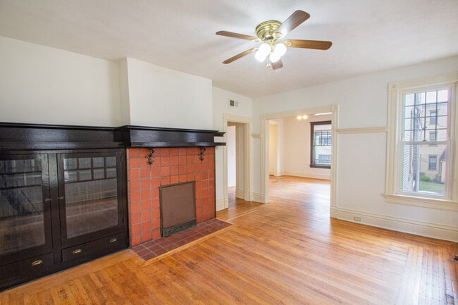 Building Photo - 439 Franklin Ave Unit 2