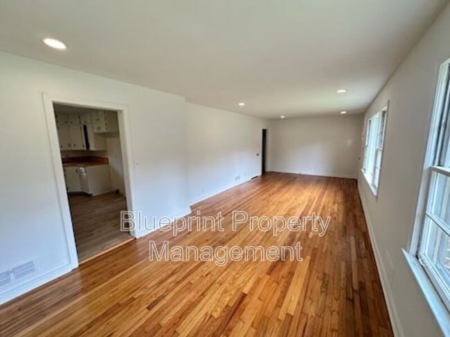 Photo - 9836 Redcliff Rd