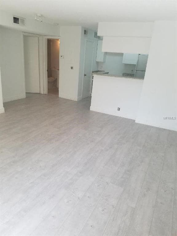 Photo - 375 Lake Ontario Ct