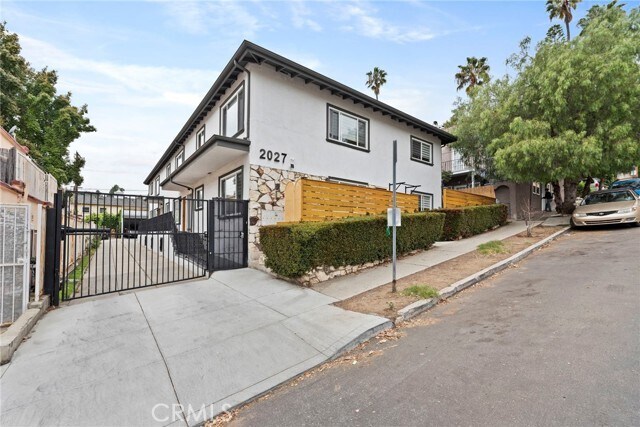Building Photo - 2027 Vista Del Mar Ave Unit 3
