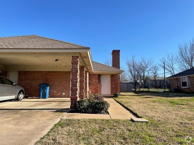 Building Photo - Big lot- Cute 2/1 duplex! Burleson Rental